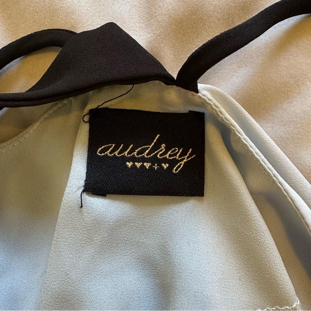 audrey Blouse Size Medium - Picture 3 of 4